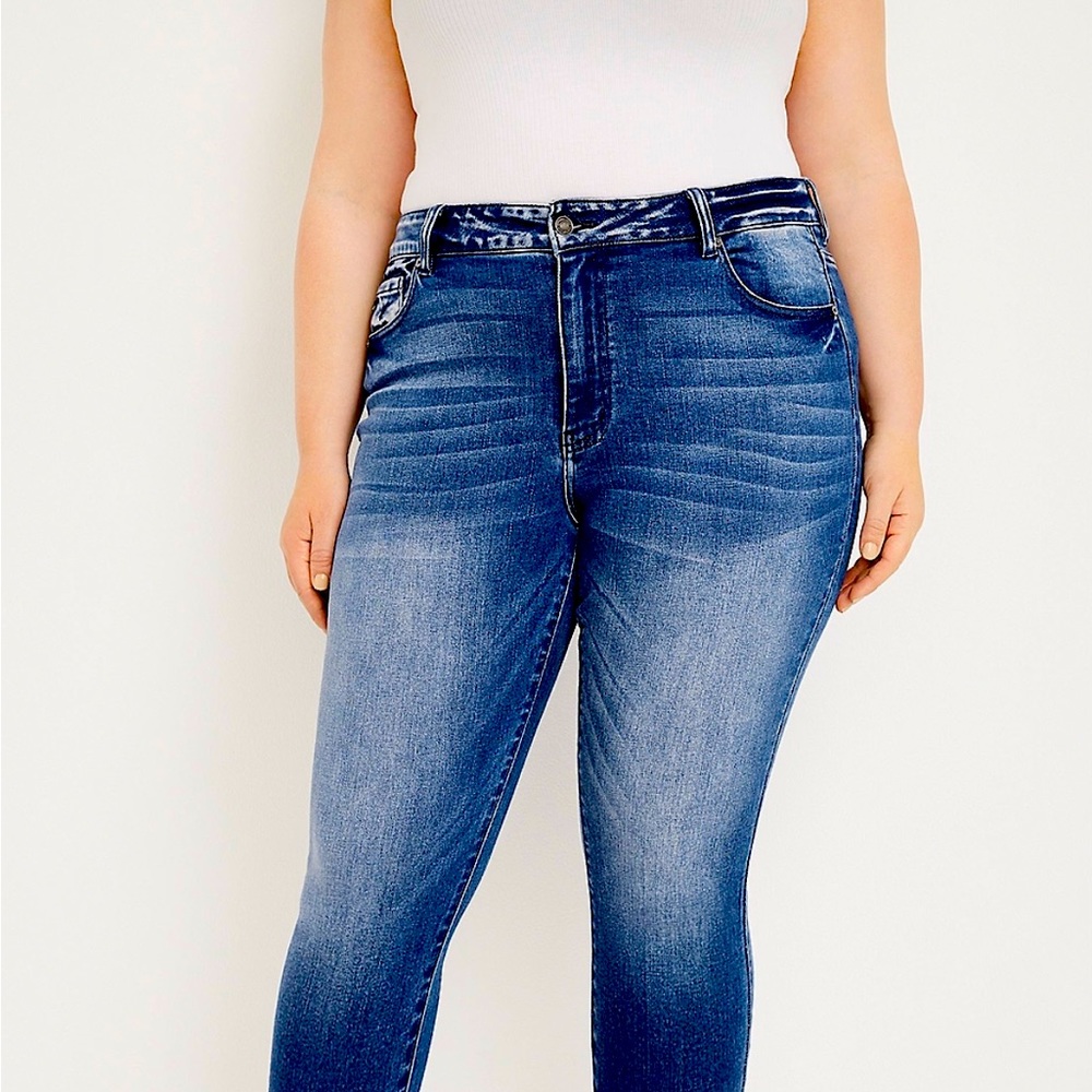 NWT Kan Cam High Rise Skinny Sz 22W Short